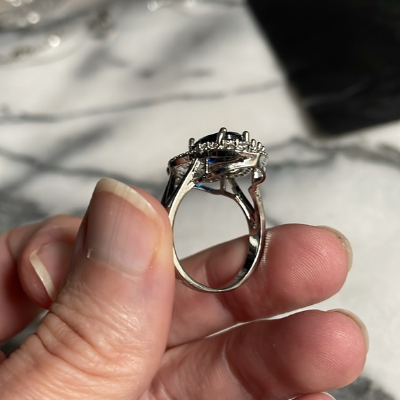 Elegant Sapphire and Silver Ring - Picture 16 of 17